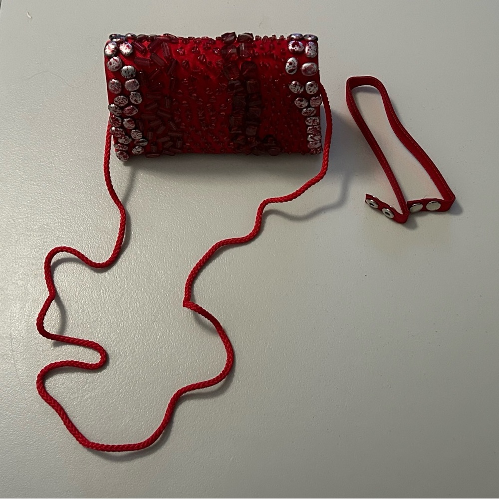 Bijoux Turner red beaded purse with attachable short handle
